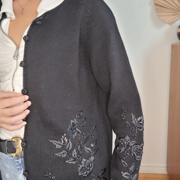 HEIRLOOM COLLECTIBLES BLACK EMBROIDERED KNITTED PADDED CARDIGAN - Picture 4 of 7